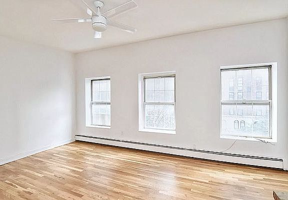 3rd image of 225 10th Ave APT 3