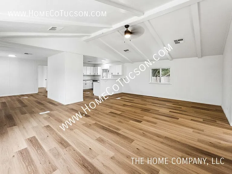 2534 N Calle Segundo — Photo 4