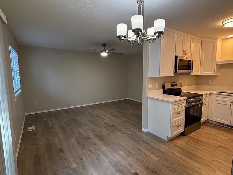 57 SW 206th Ave — Photo 5