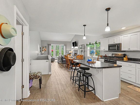 2nd image of 4011 Eastbridge Circle Rd