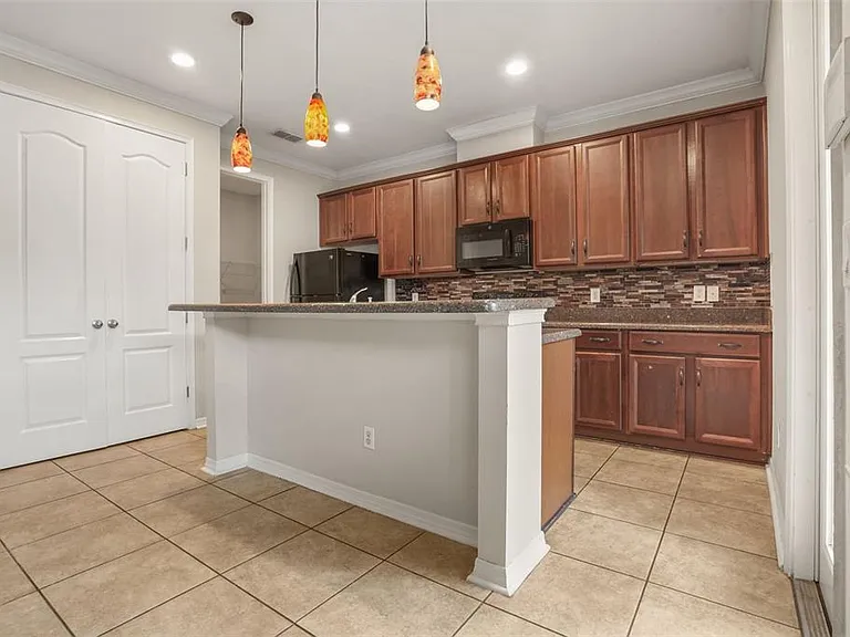 561 Telfair Square Ct — Photo 10