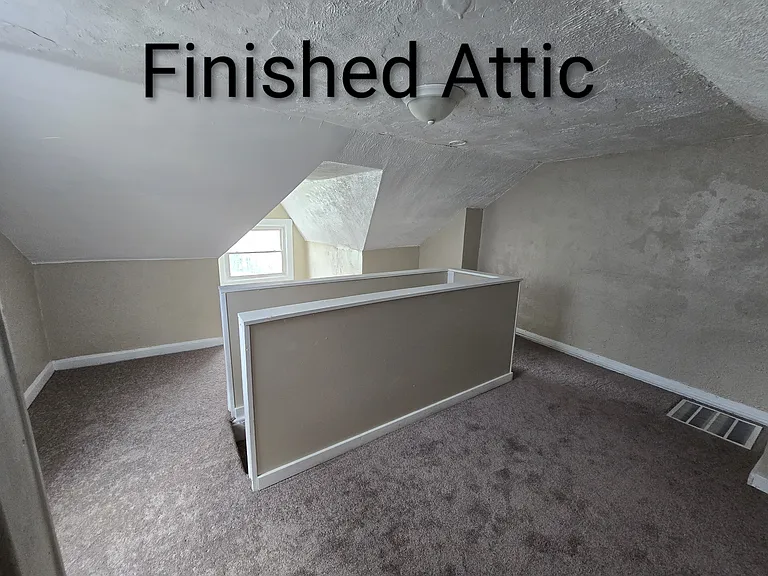 814 Ernie St — Photo 8