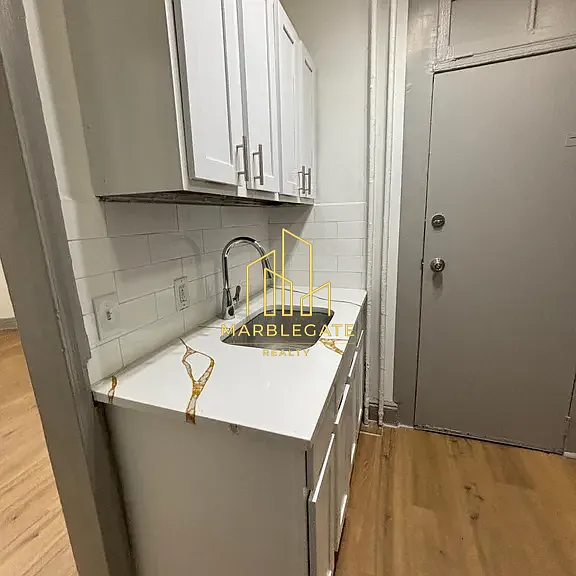 66 N Grove St #44E — Photo 3