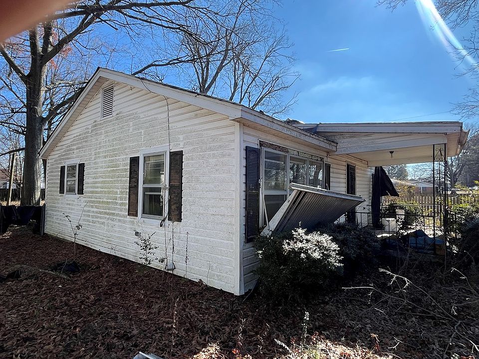2nd image of 109 Mary L St