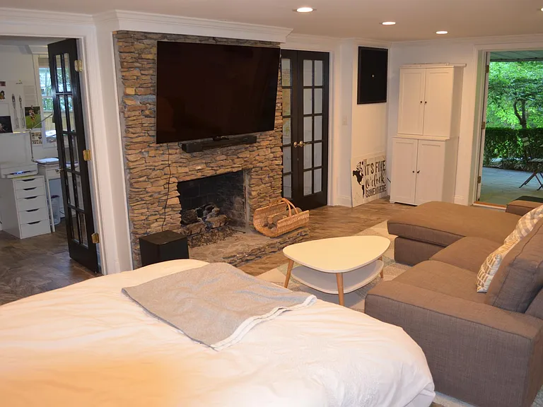 3825 Peachtree Dunwoody Rd NE — Photo 38