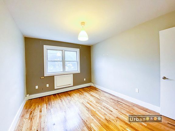 3rd image of 43 Irving Pl #D2