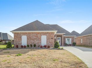 5823 Weeping Willow Dr, Lake Charles, LA 70605