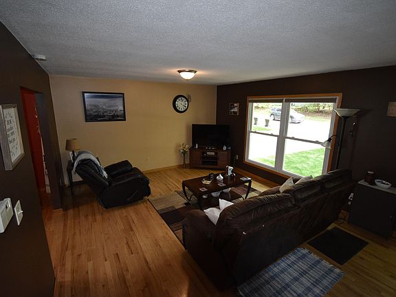 5th image of 827 1st Ave NE