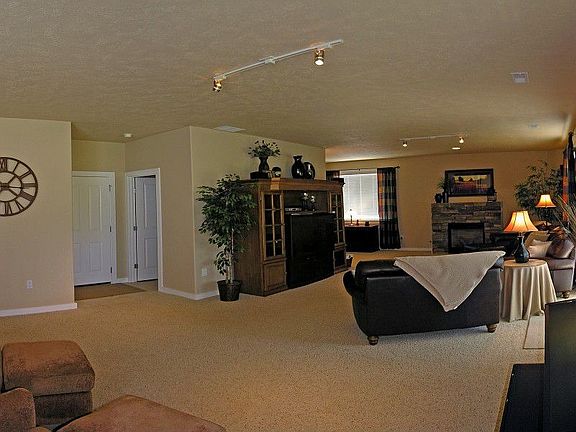 5th image of 2408 S Windsor Dr