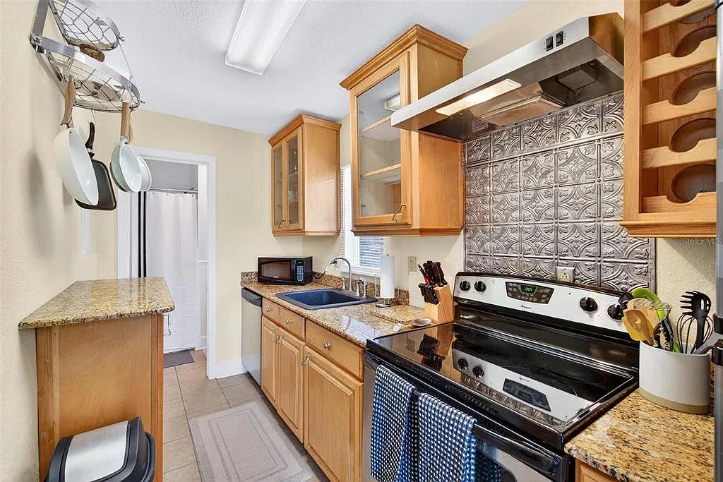 1 bed, 1.0 bath, 680 sqft, $2,000 — Photo 2