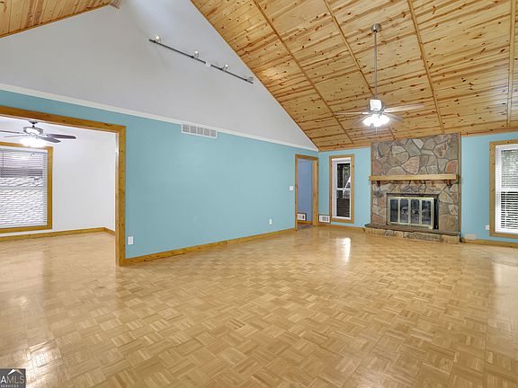 3rd image of 3956 Viewpoint Ct
