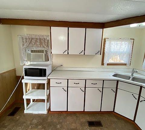 3rd image of 19315 195th Ave