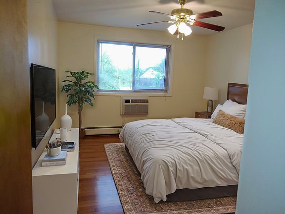 5th image of 1545 W Pratt Blvd APT 304