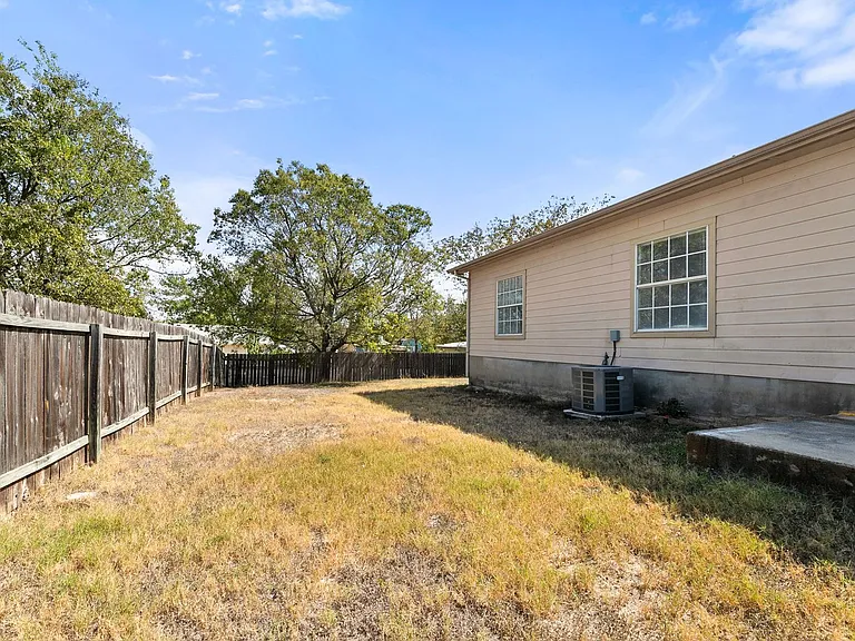 2302 S Bagdad Rd — Photo 25