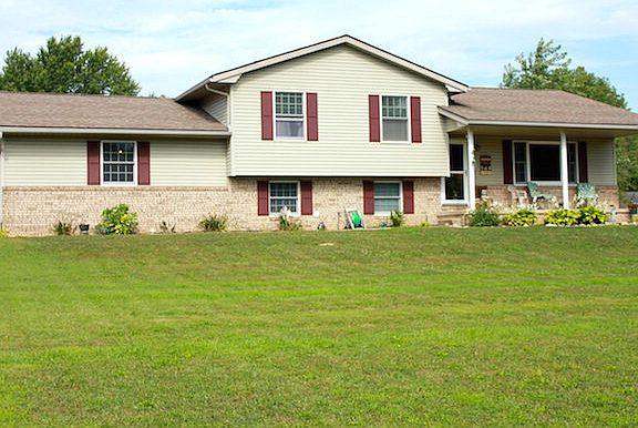 2nd image of 1539 Suburban Dr