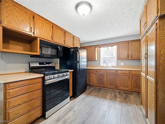 3rd image of 253 Franks Ave