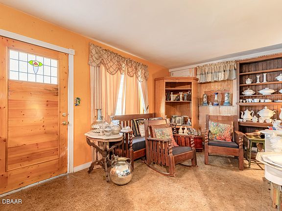 3rd image of 1219 Leon Ln