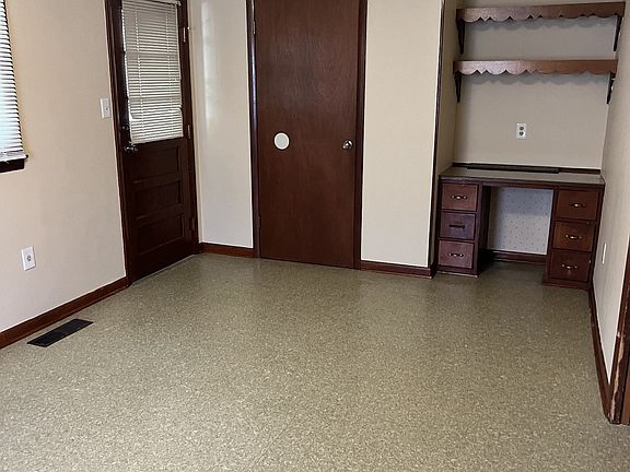3rd image of 202 Rebecca Ln