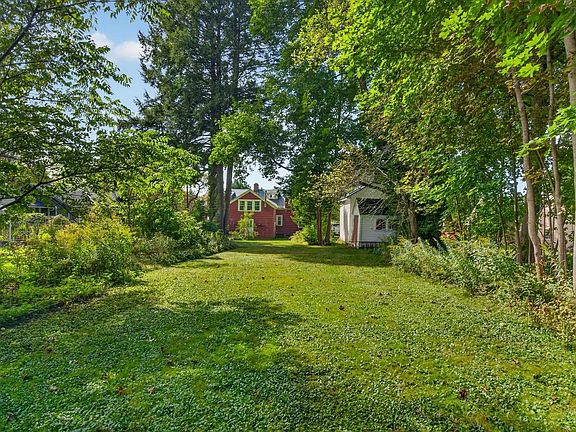 4th image of 124 Bellevue Avenue