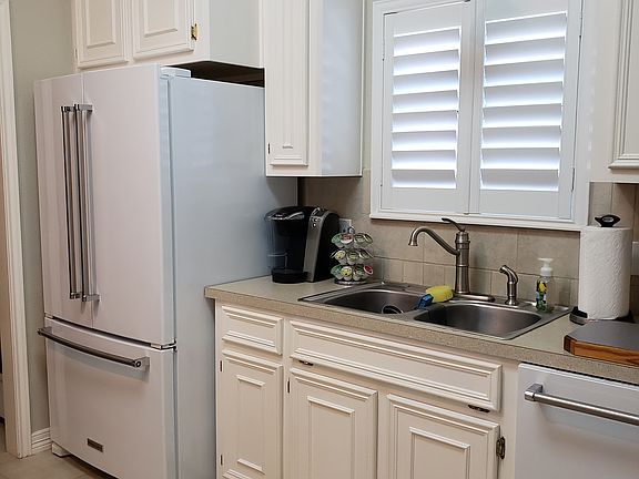 4th image of 105 Blue Bird Ct