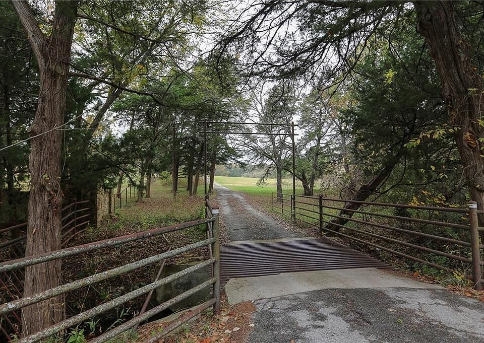 1st image of 1950 Shady Oaks Dr