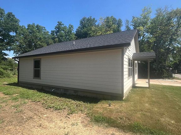 3rd image of 4021 Chandler Ave