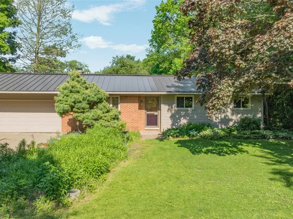 760 Waterbury Rd, Highland, MI 48356