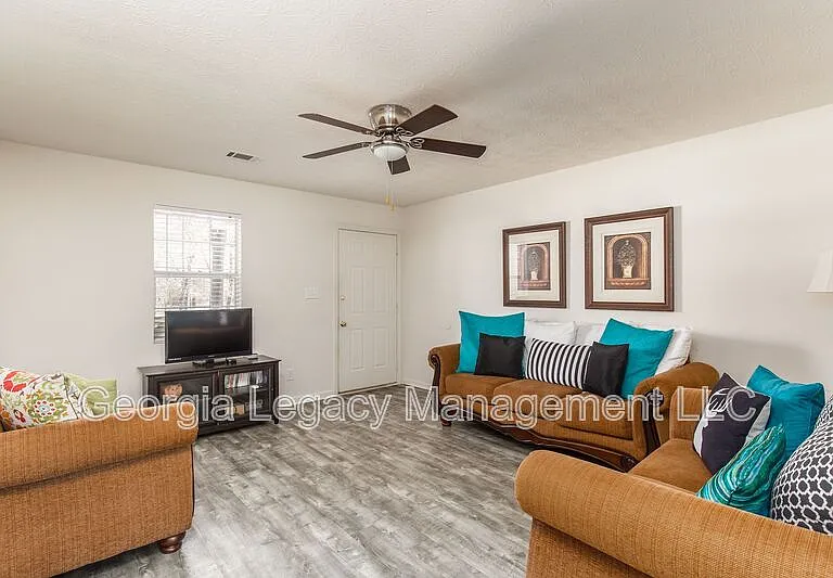 1852 Faulkner Dr — Photo 4