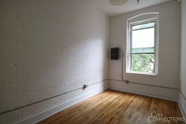 Rented by City Connections Realty | media 2