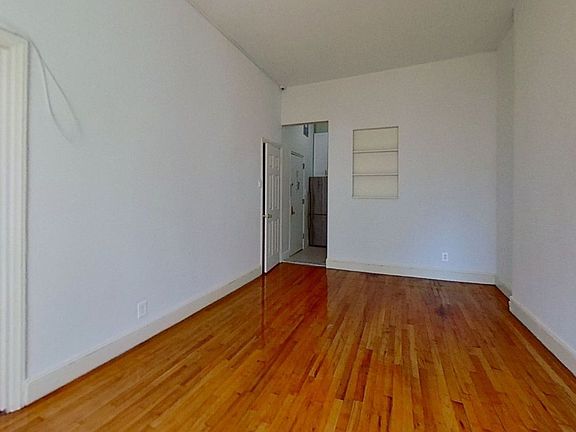 4th image of 971 Lexington Ave APT 3B