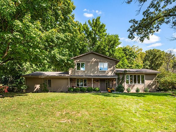2nd image of 6015 Stoneybrook Dr