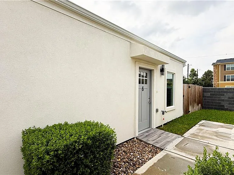1201 E Iris Ave #6 — Photo 2