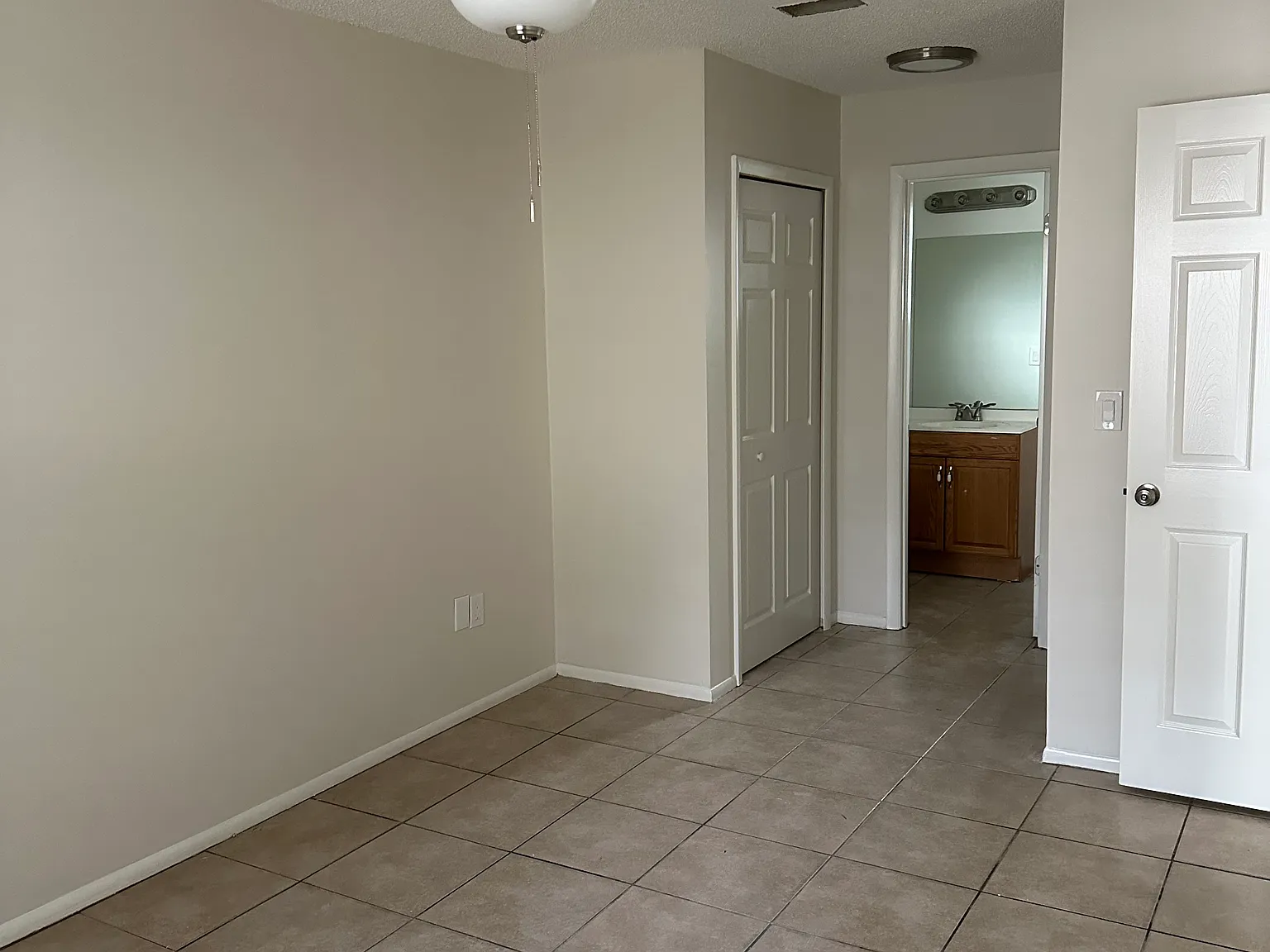 2 bed, 1080 sqft, $1,100 — Photo 2