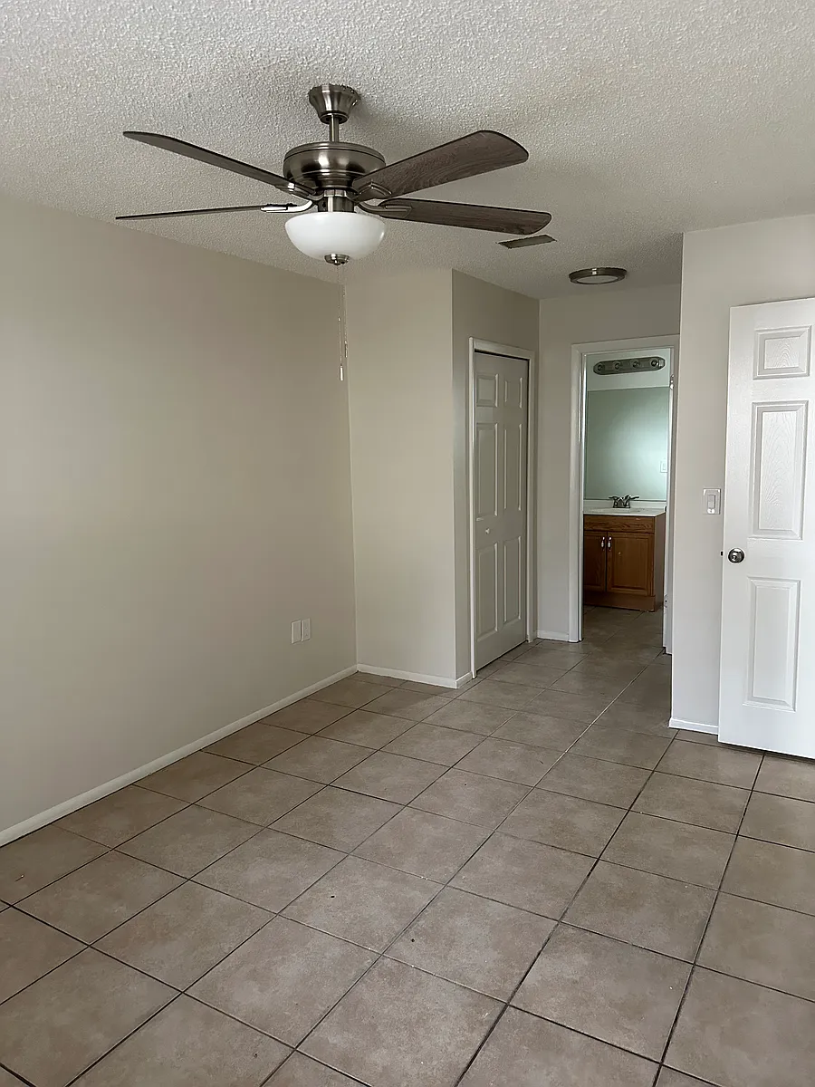 Primary bedroom - 1011 Peel St