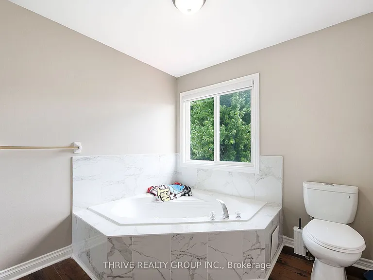 1737 Mickleborough Dr #UPPER — Photo 17