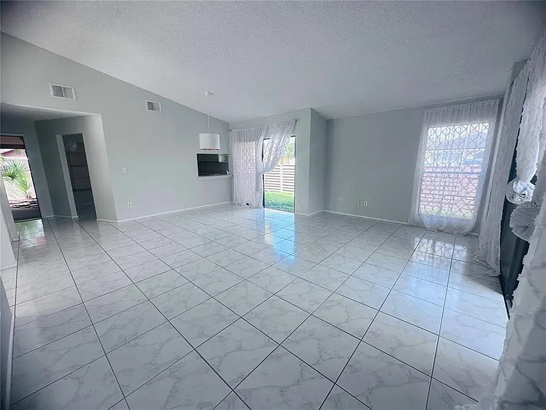 6256 Gardenview Ct — Photo 10
