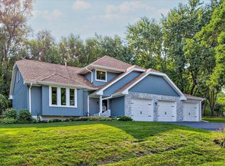 106 Knollwood Dr, Council Bluffs, IA 51503