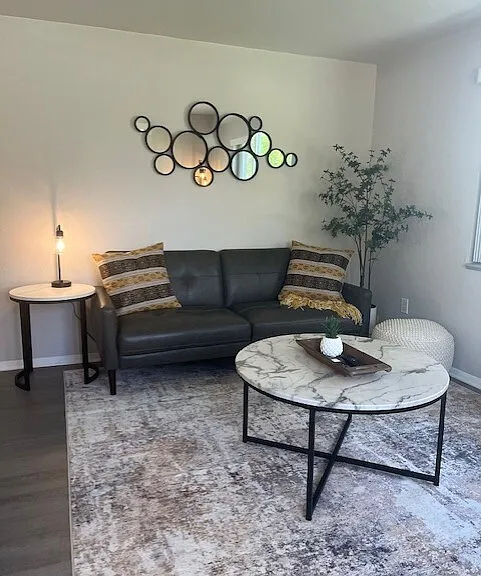 Sunset Park Apartments — Photo 44