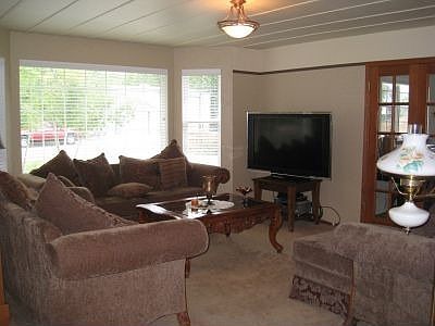 Lv. rm pic #2