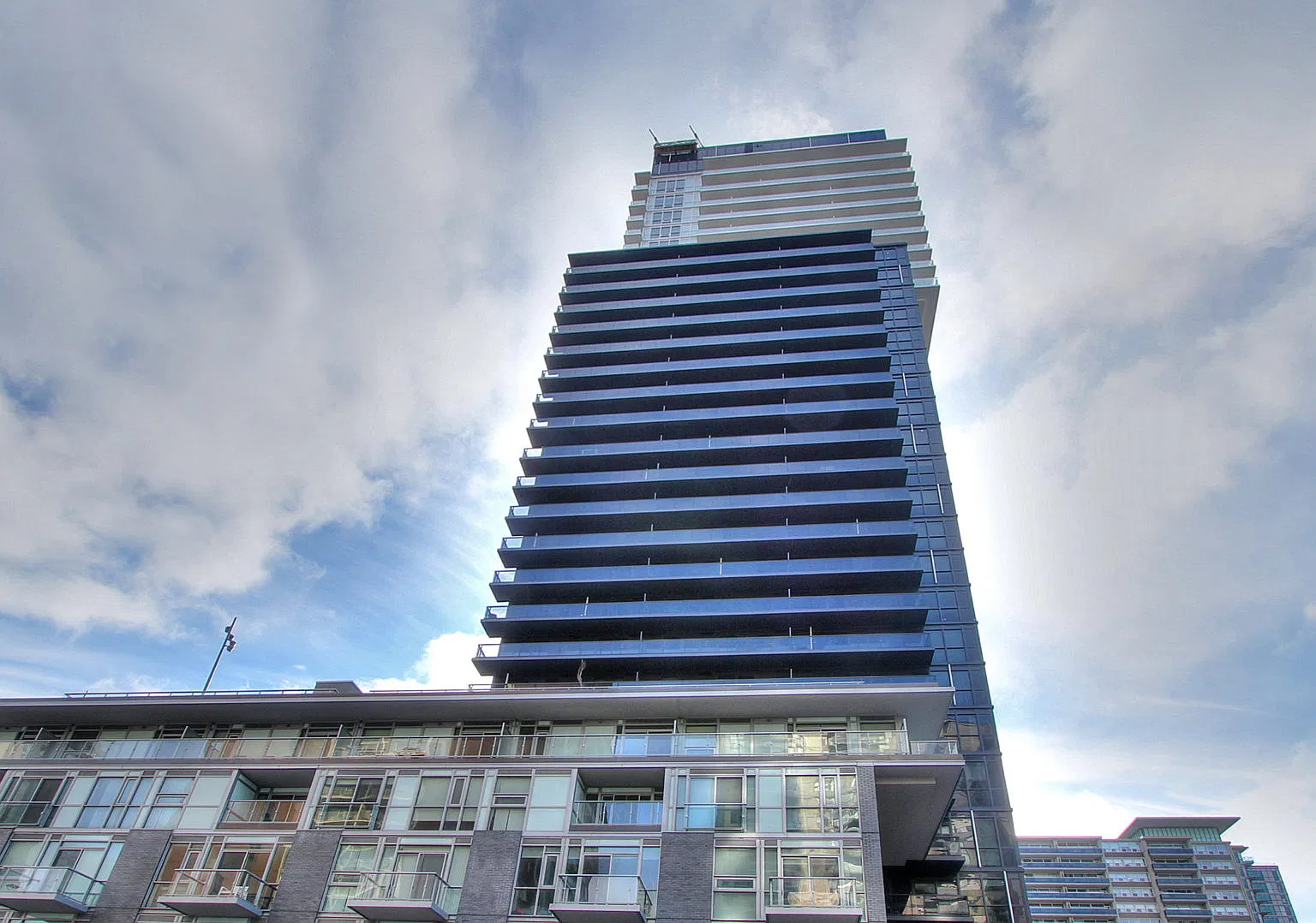 101 Erskine — Photo 3