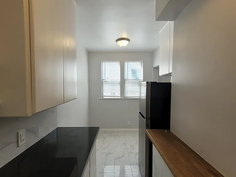 Oakhurst Apartments — Photo 44