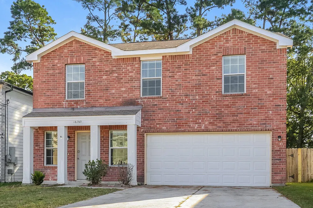 3 bed, 2.5 bath, 1560 sqft, $1,685 — Photo 1