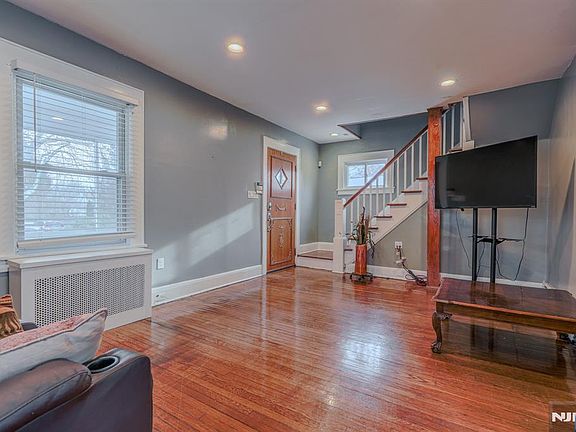 5th image of 134 N Stanton St