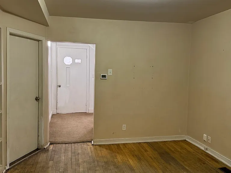 3345 Sandwich St — Photo 2