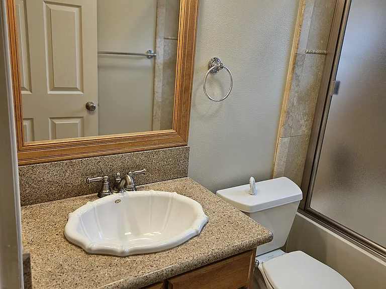 2nd Floor Full Bathroom