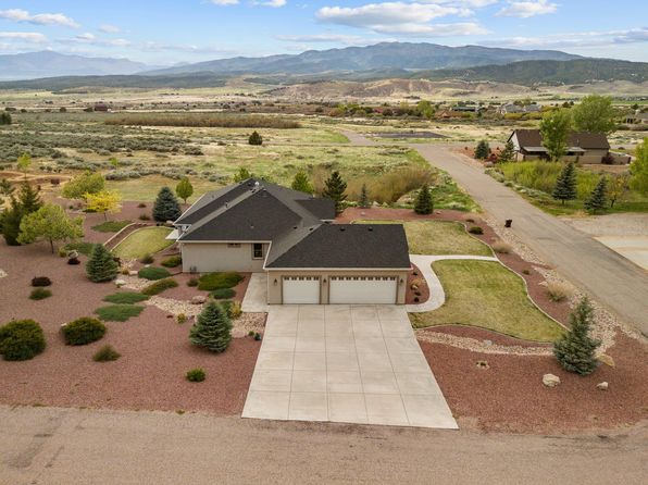 752 W Shuhthagi Ln, New Harmony, UT 84757