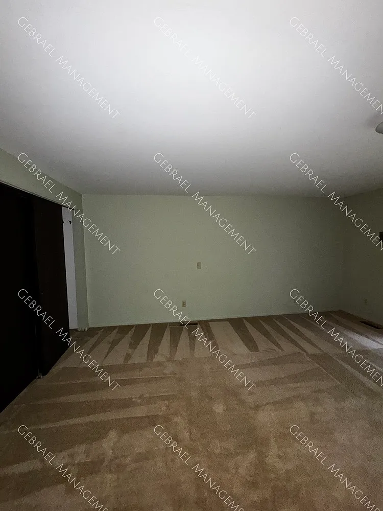 527 Oakbrook Cir — Photo 3