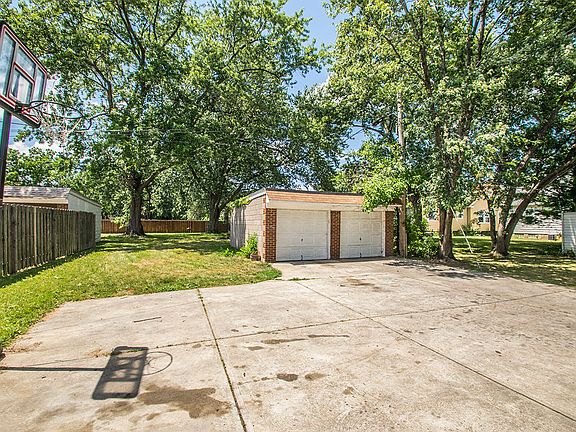 4th image of 4532 Rocky River Dr