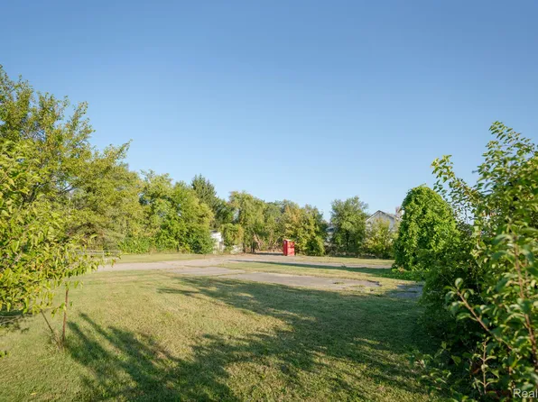 3200 Rochester St, Detroit, MI 48206