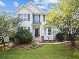 8 Winding Hill Dr, Hackettstown, NJ 07840